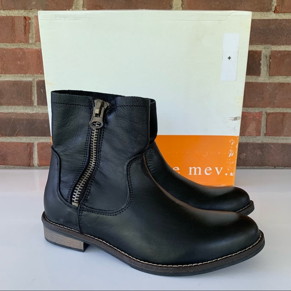 bernie mev. Black Leather Ankle Booties, super cute